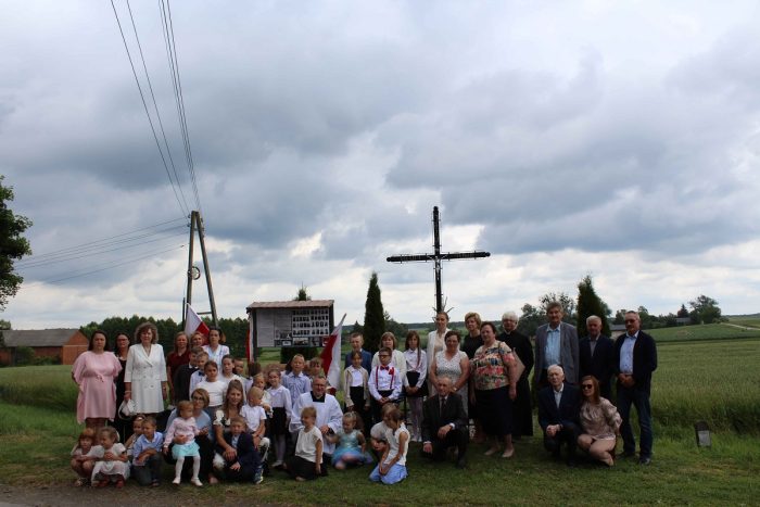 Miniaturka artykułu Odsłonięcie pamiątkowej tablicy i zakończenie szkoły