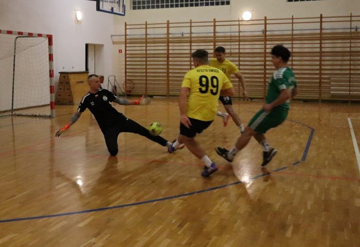 Miniaturka artykułu GMINNA LIGA w halowej piłce nożnej o PUCHAR WÓJTA GMINY BIAŁOPOLE