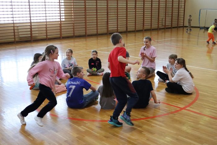 Miniaturka artykułu Gry i zabawy ruchowe oraz zajęcia zumby